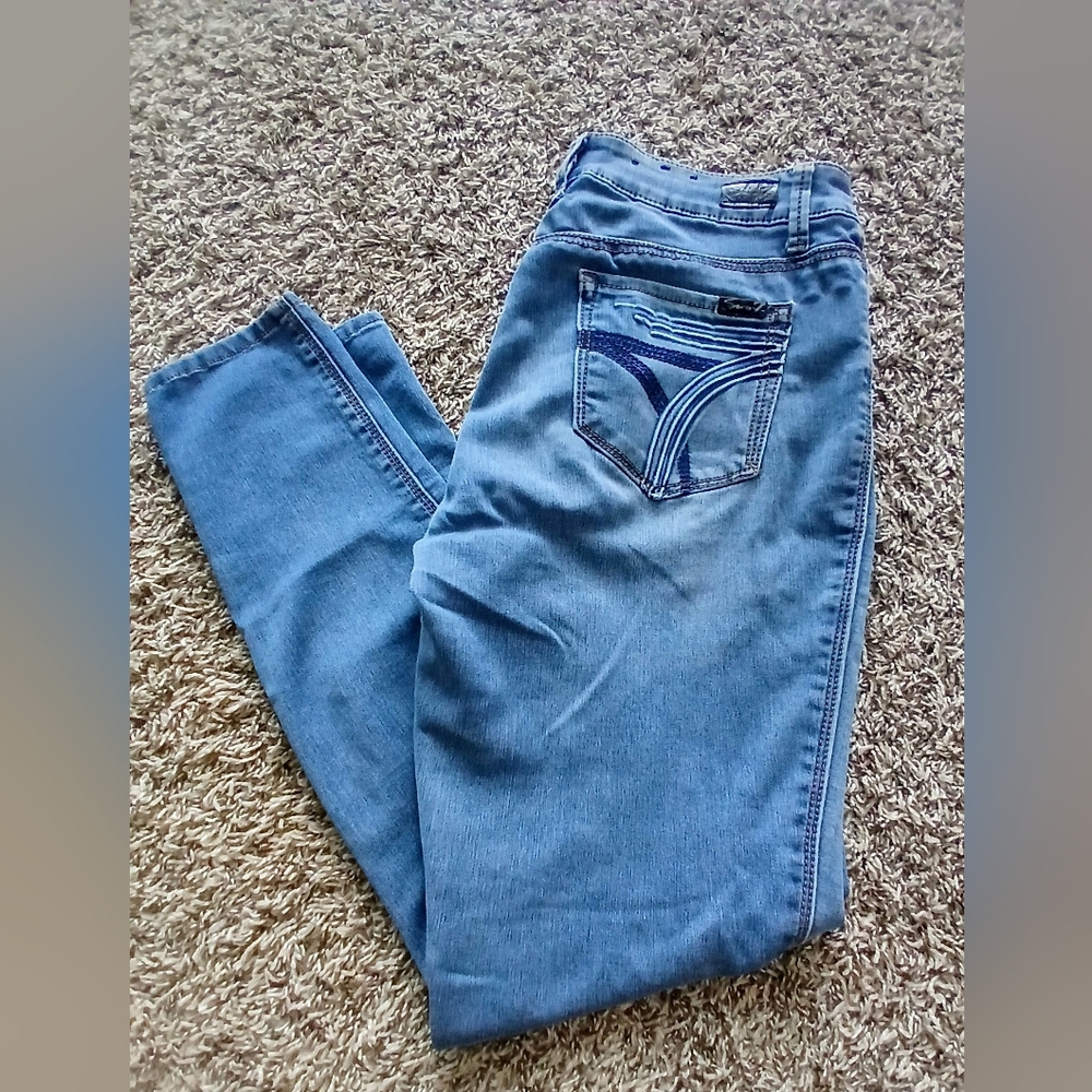 7 For All Mankind Light Blue Skinny Jeans, (Women Size 6)